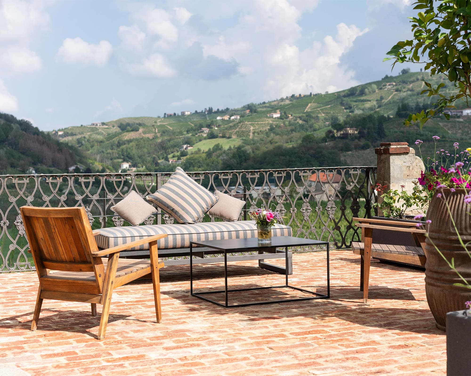 vigne di fagnano il diavolo sulle colline balcone privato vista langhe