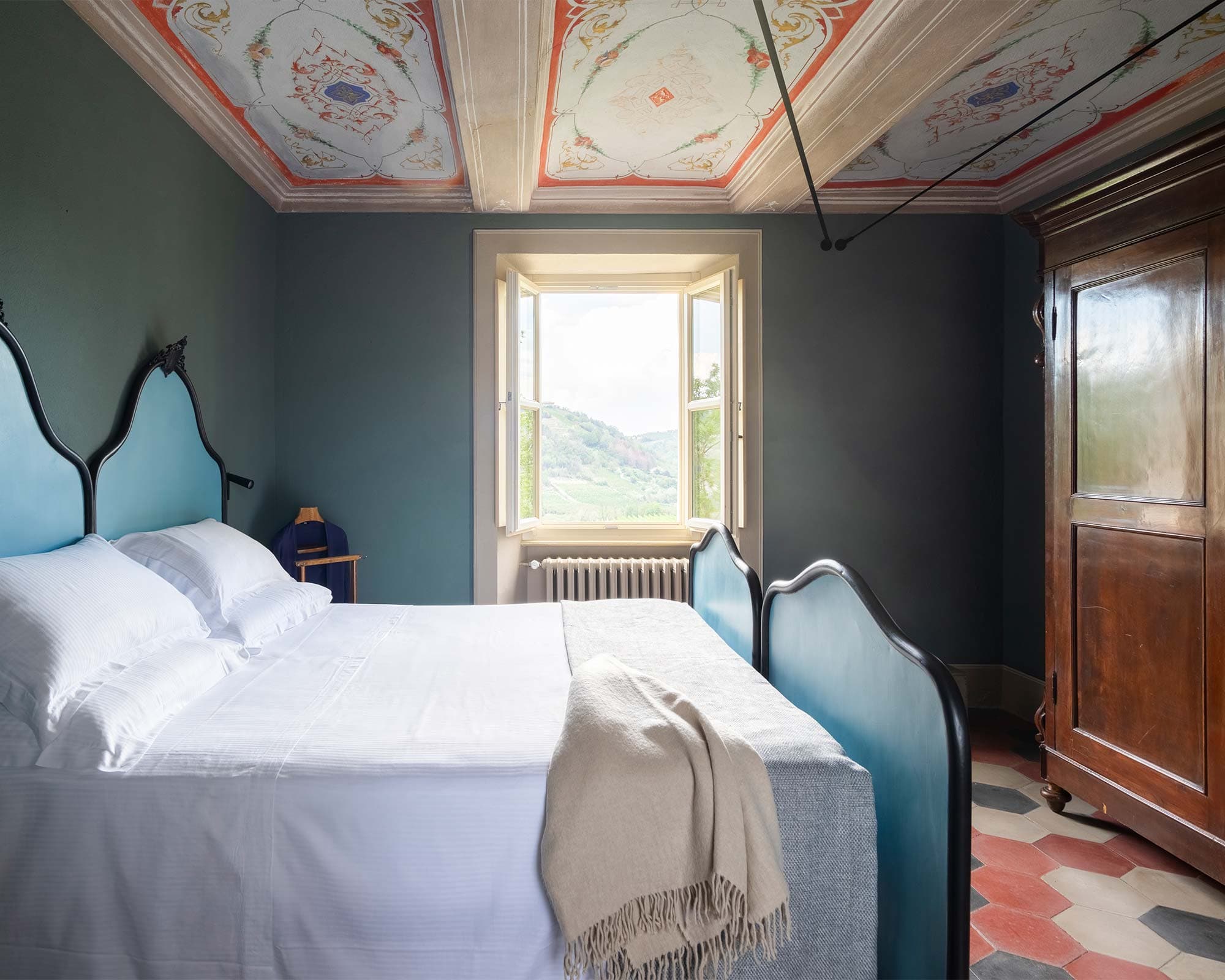 vigne di fagnano il diavolo sulle colline letto soffitto affrescato