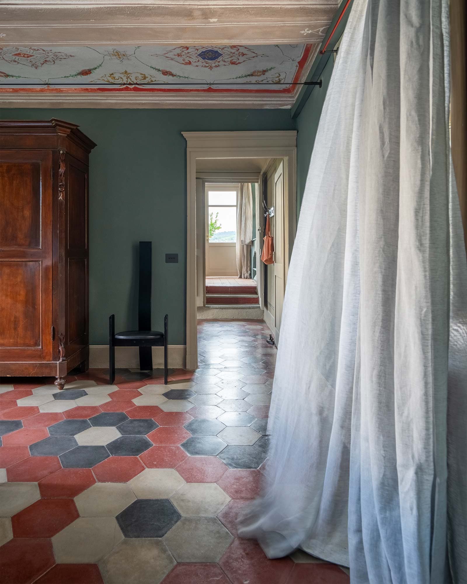 vigne di fagnano il diavolo sulle colline ingresso soffitti affrescati cementine originali