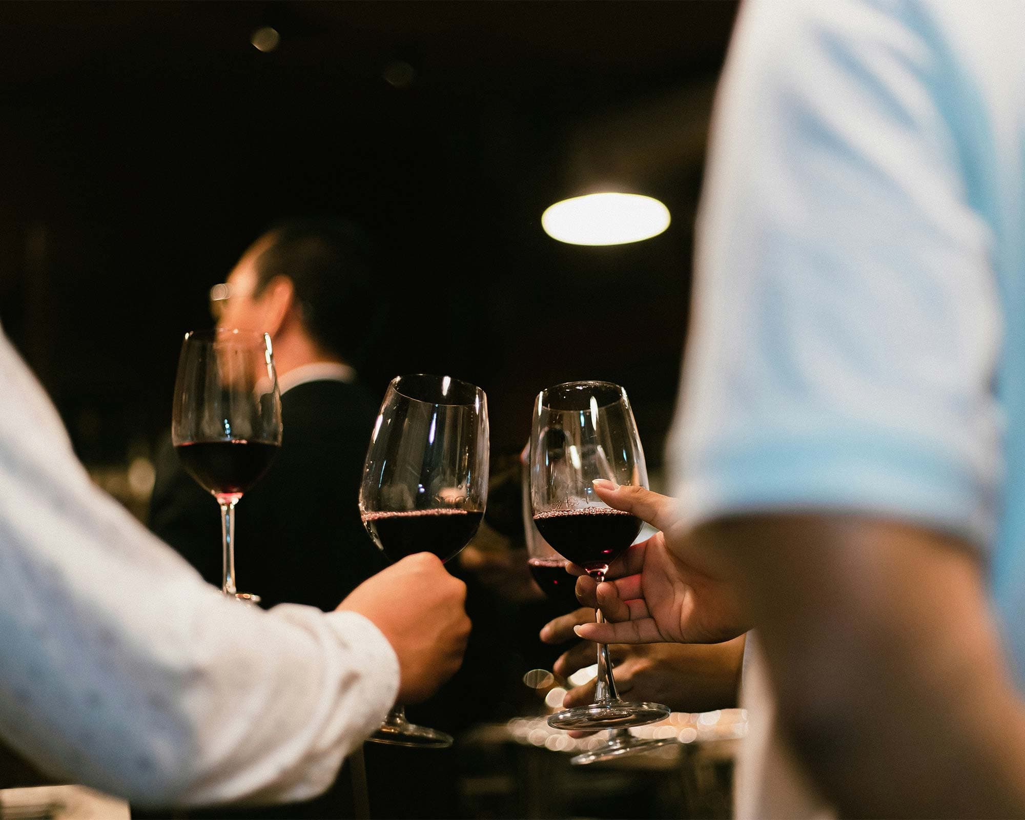 vigne di fagnano wine testing dettaglio brindisi calici di vino