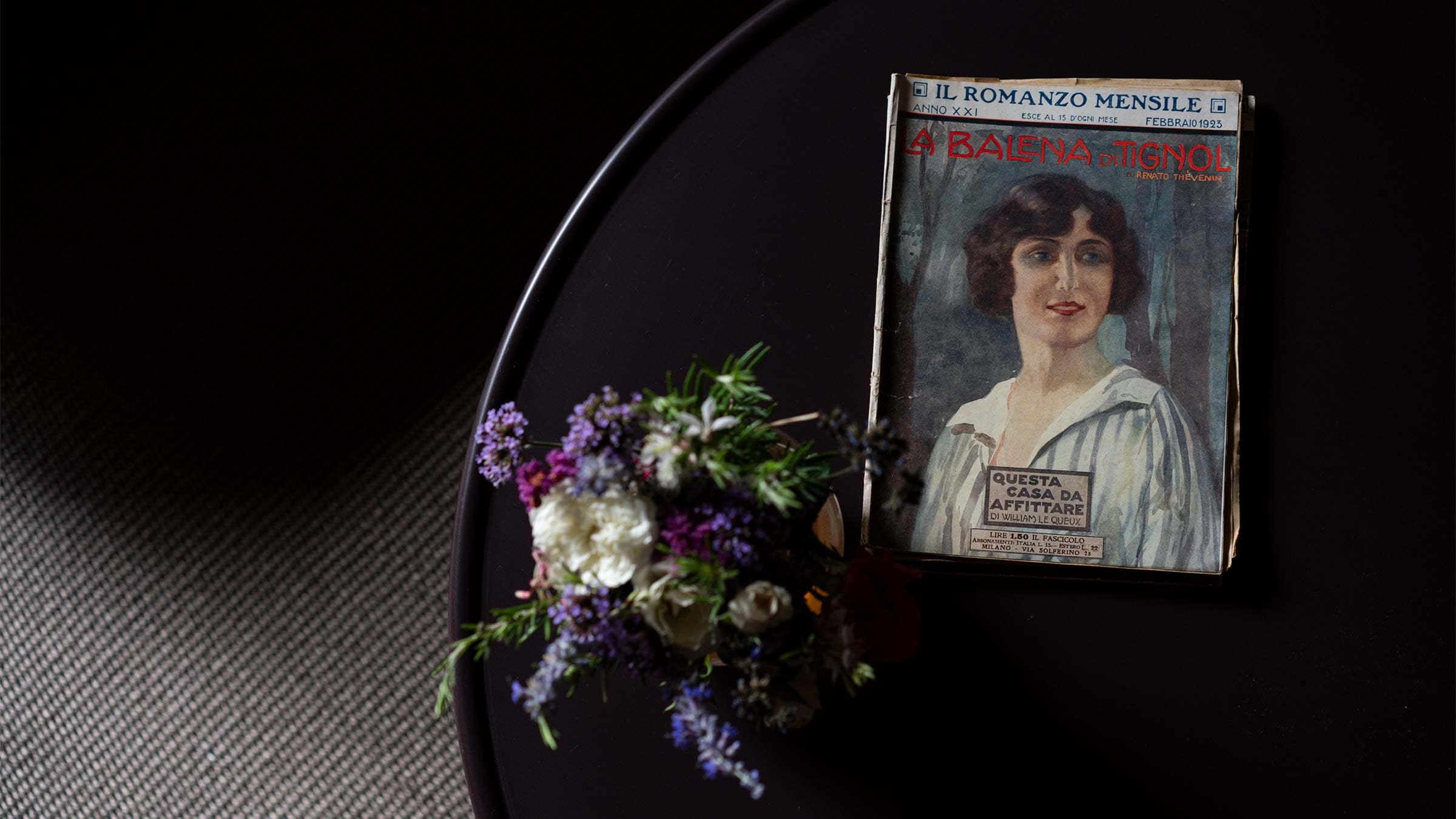 vigne di fagnano biblioteca dettaglio tavolo libro fiori