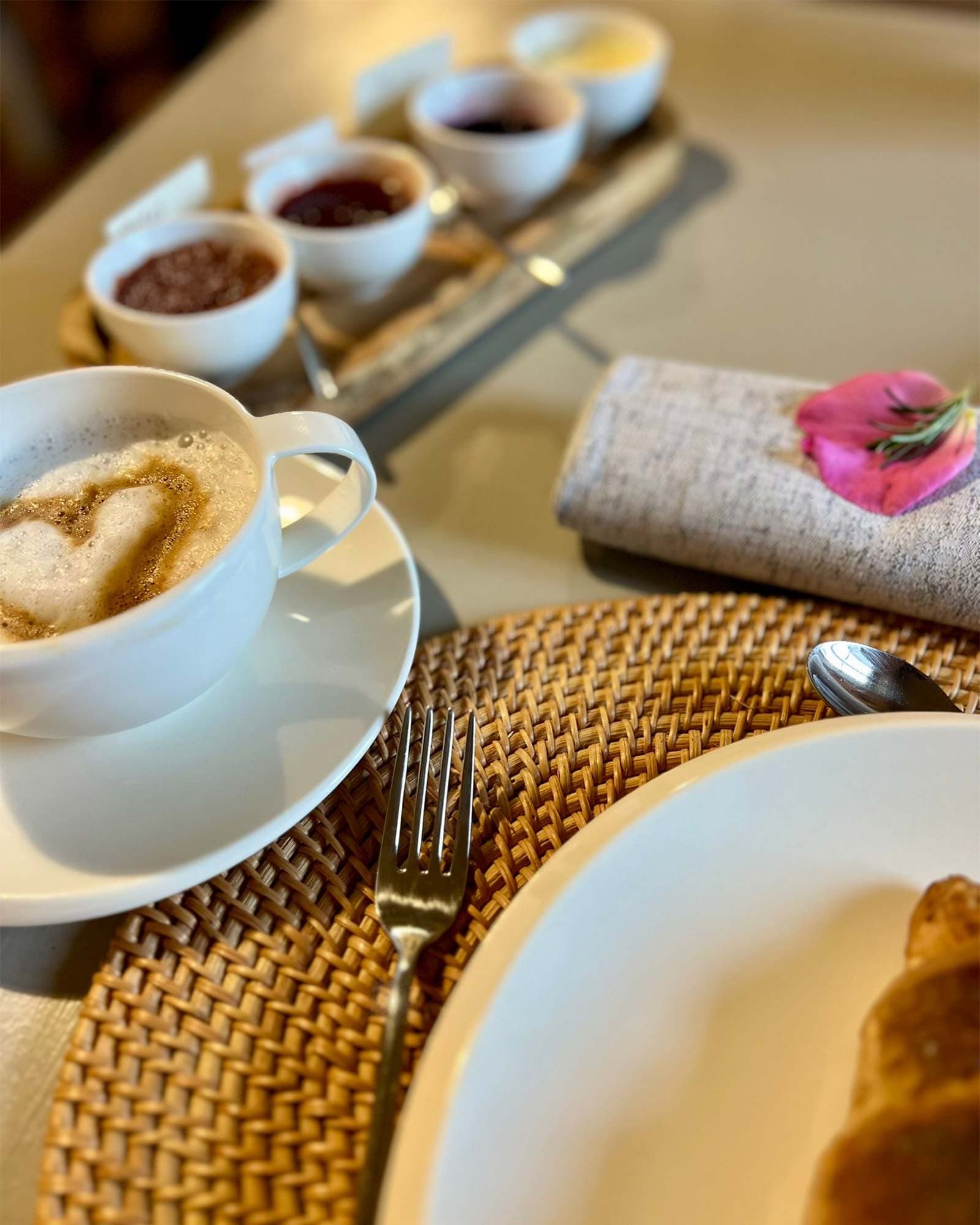 vigne di fagnano cibo vino dettaglio tavolo colazione