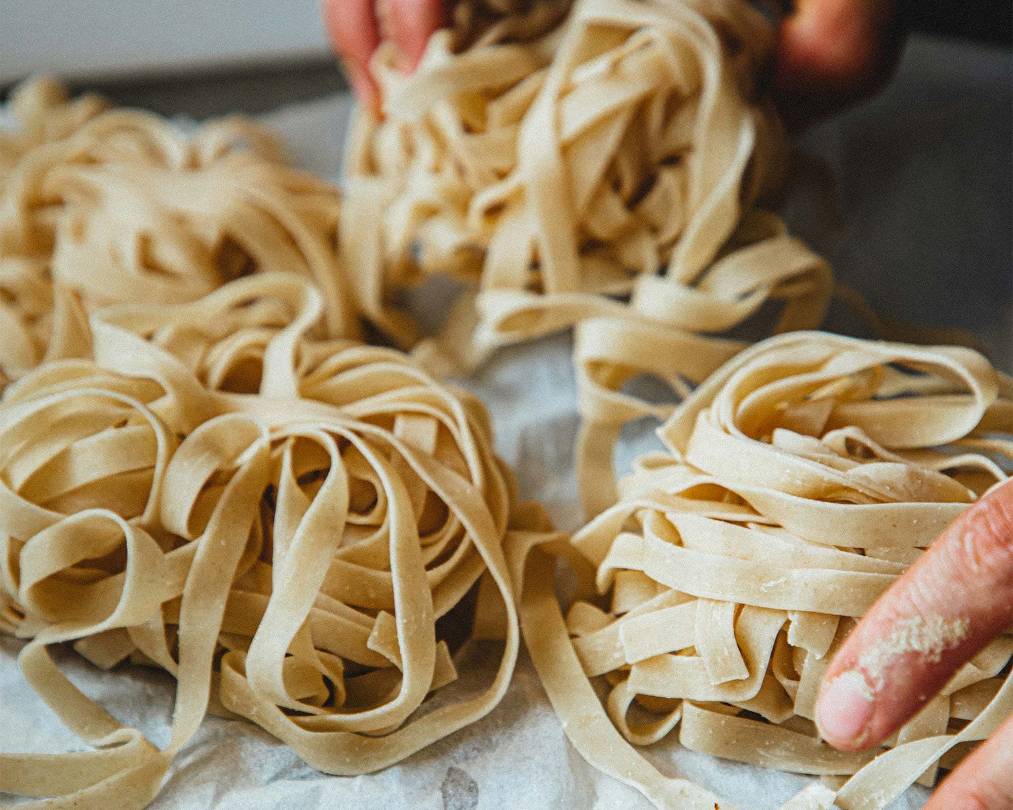 vigne di fagnano cibo vino vassoio pasta fresca fatta a mano